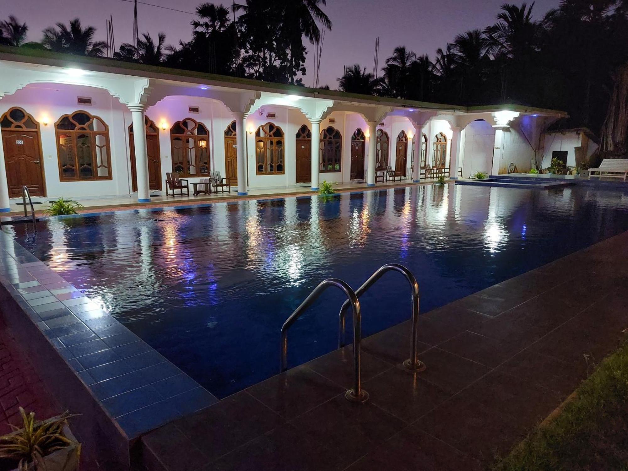 Mrd Beach Hotel Triquinimale Exterior foto
