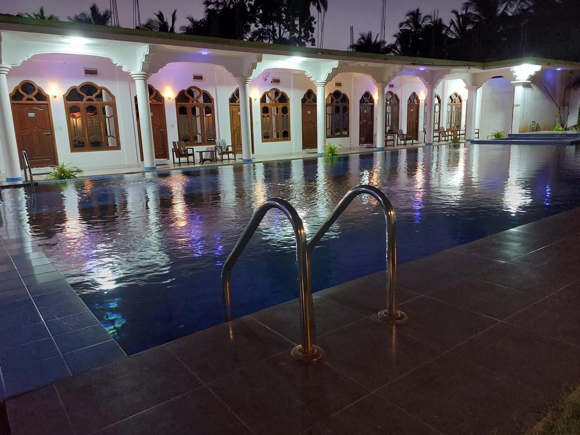 Mrd Beach Hotel Triquinimale Exterior foto