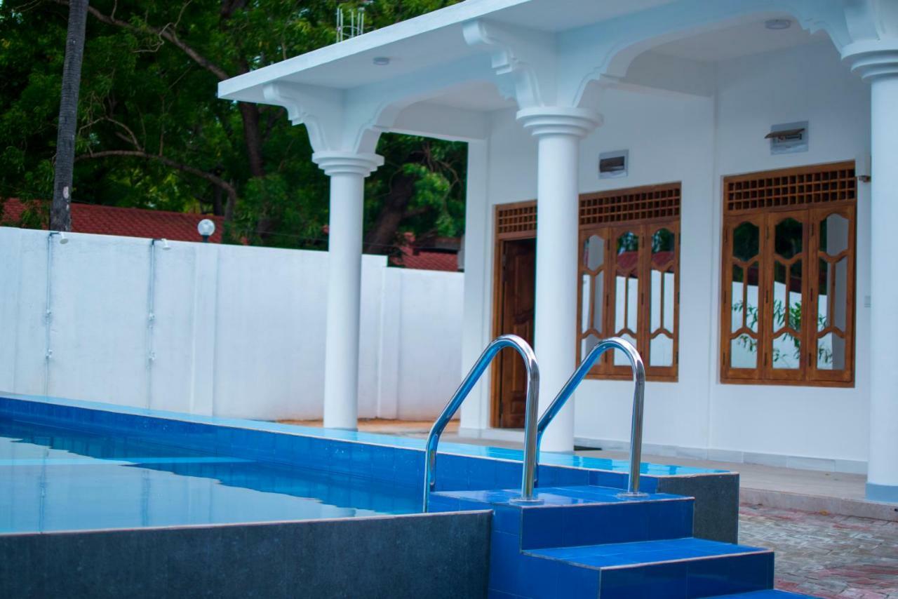 Mrd Beach Hotel Triquinimale Exterior foto