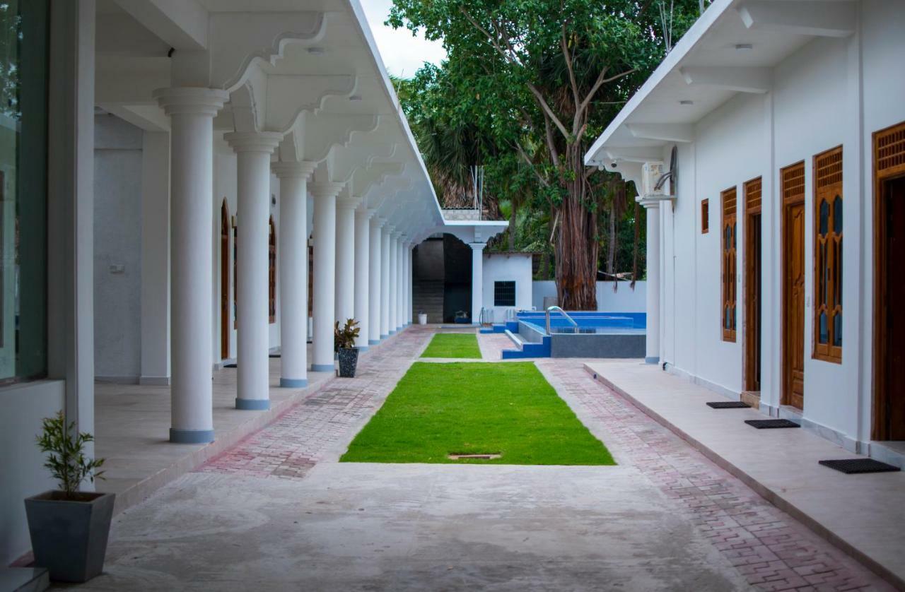 Mrd Beach Hotel Triquinimale Exterior foto