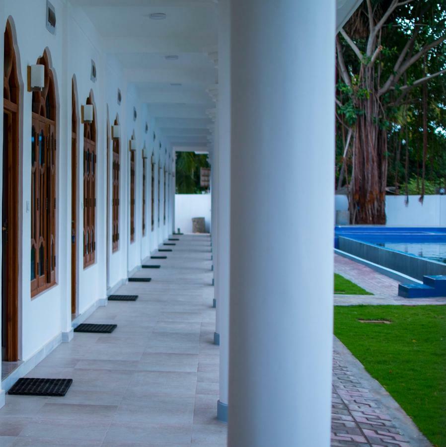 Mrd Beach Hotel Triquinimale Exterior foto